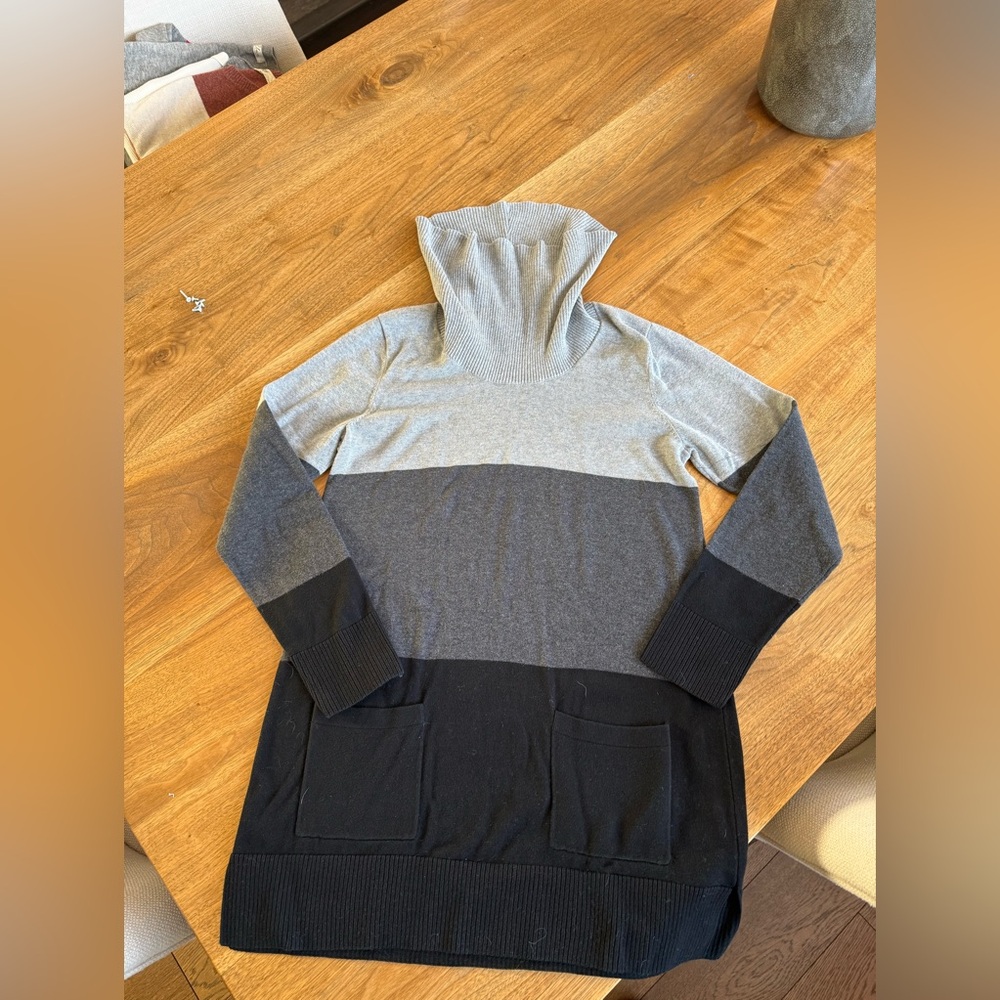 Super cute turtleneck looks great with leggings and boots very comfortable